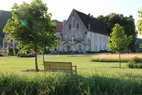 Abbaye de Reigny - Lieu de séminaire à Vermenton (89)