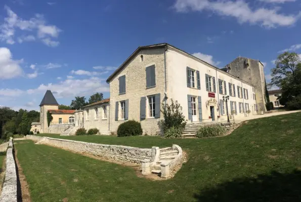 Château de Laléard - Lieu de séminaire à Saint-Hilaire-de-Villefranche (17)